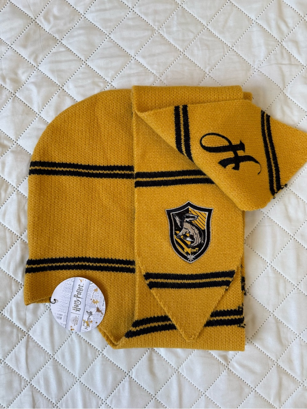 NWT Harry Potter Hufflepuff Hooded Scarf Yellow Black Wizarding World Hood Scarf